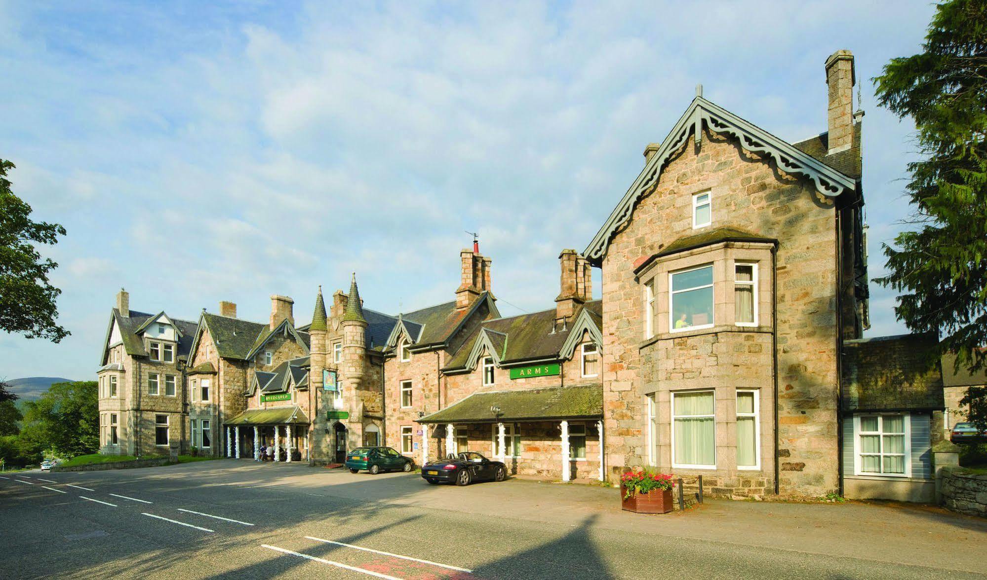 The Invercauld Arms Hotel Ballater Exterior foto